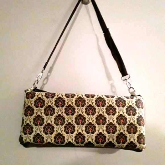 Peek Away Bag With Baby Changing/Nursing Station - Picture 4 of 15